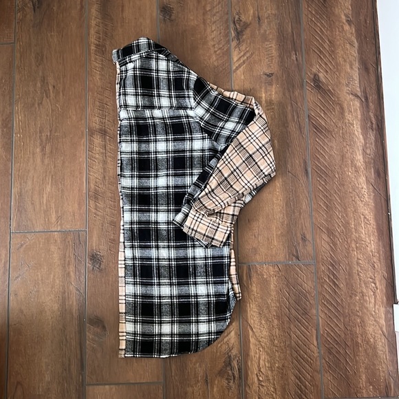 Large half beige/half black flannel from Urban planet - Picture 2 of 3